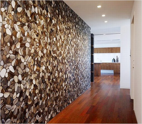 Практичные обои для коридора