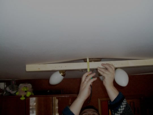 Провисание натяжного потолка