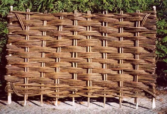 Фото 3 – Вариант плетения для ограды