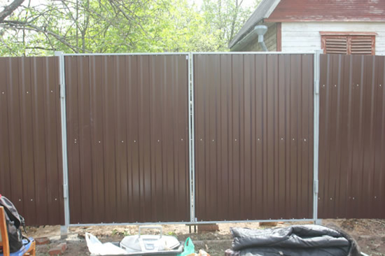 Фото 3 – Забор для дачного участка без фундамента