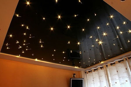 Фото 3 - Звездный натяжной потолок с использованием рассеивателей Сваровски