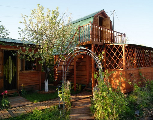 Фото 4 – Арочная беседка вдоль дорожки