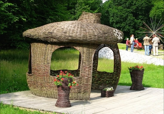 Фото 4 – Беседка из искусственного ротанга