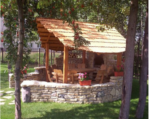 Фото 4 – Большая беседка с мангалом