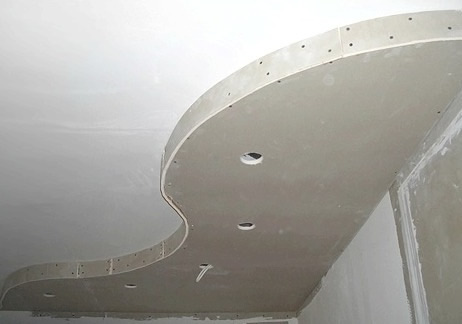 Фото 4 - Черновой итог работ по монтажу двухуровневого потолка