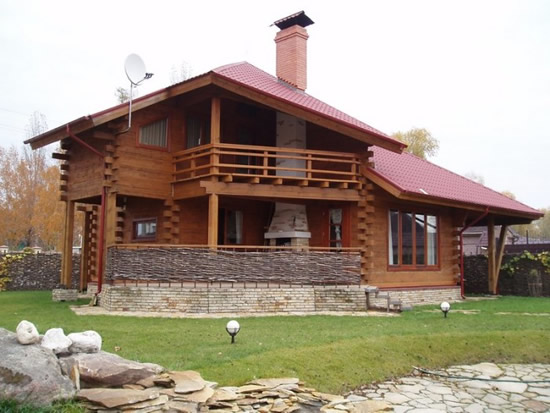 Фото 4 – Дом, возведенный из бруса с балконом