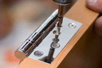 Фото 4 – Крепление петель