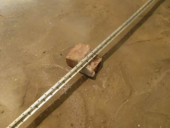 Фото 4 - Подложка под маяки (используется во избежание прогибов)