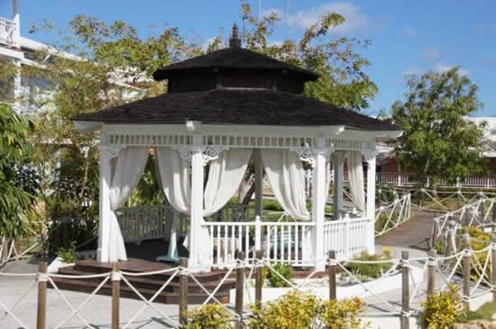 Фото 4 – Праздничная беседка