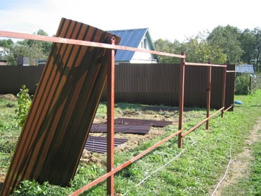 Фото 4 - Процесс установки листов