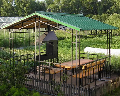 Фото 4 – Типичная беседка из металлического профиля