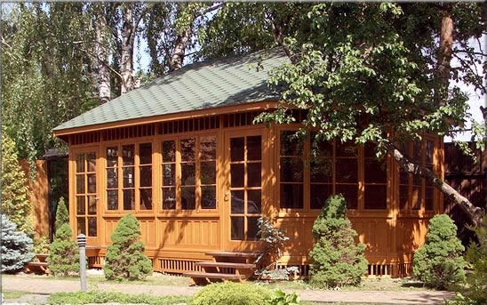 Фото 4 – Традиционное остекление беседки