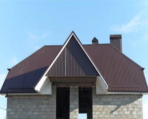 Фото 4 - Вальмовая крыша покрытая профнастилом