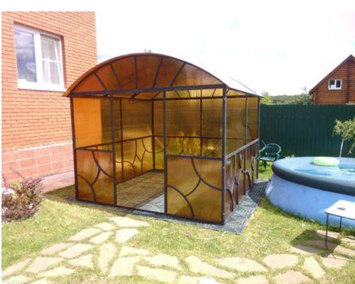 Фото 4 – Закрытая беседка из поликарбоната