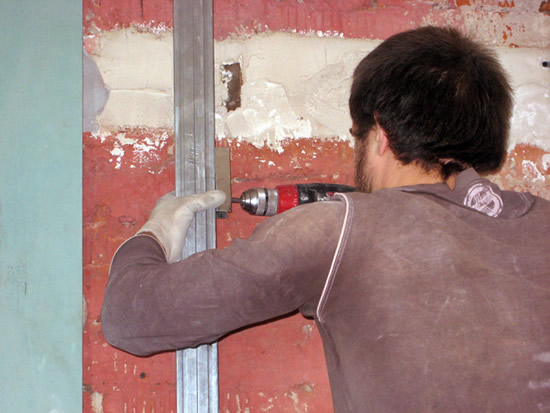 Фото 5 - Крепление отрезков к вертикальным профилям