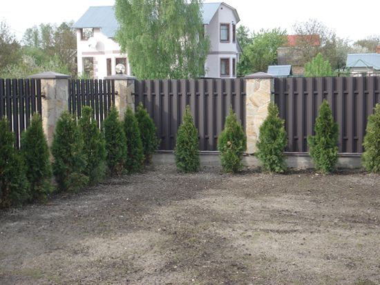 Фото 5 – Ограждение территории забором из профнастила