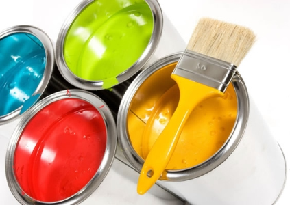 Фото 5 – Разноцветные краски и кисть для покраски