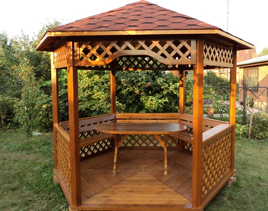 Фото 5 – Шестиугольная беседка из дерева