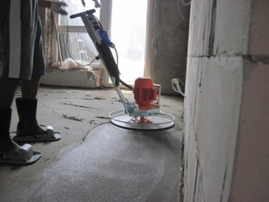 Фото 5 - Шлифовка стяжки затирочной машиной