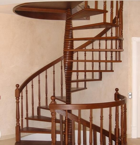 Фото 5 - Винтовая лестница, резные балясины.