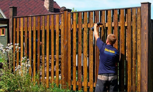 Фото 5 – Забор из деревянного штакетника своими руками