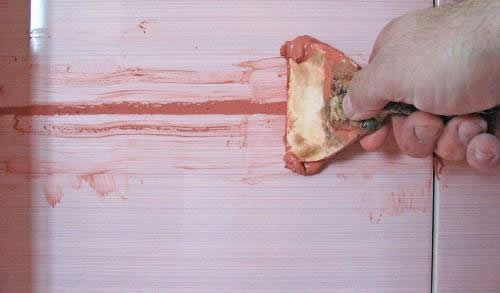 Фото 5 - Заполнение швов затиркой