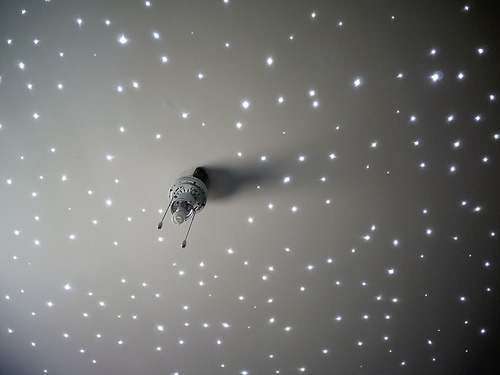 Фото 6 - Флуоресцентные наклейки на потолок