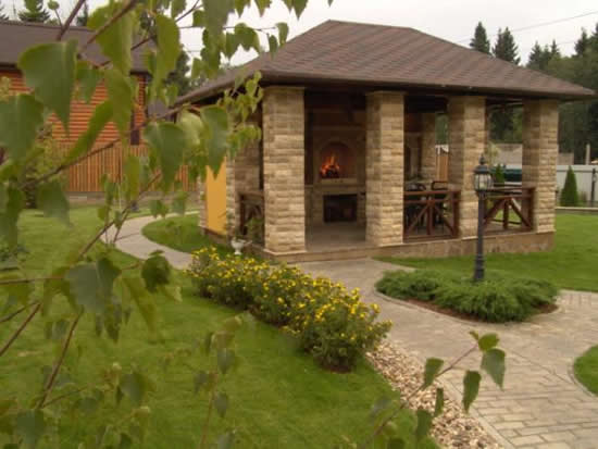 Фото 6 – Кирпичная беседка с очагом