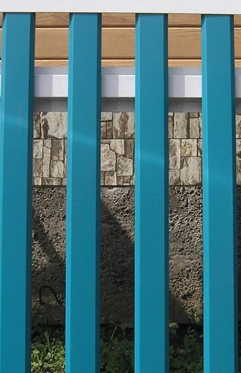 Фото 6 – Металлический штакетник Grand line