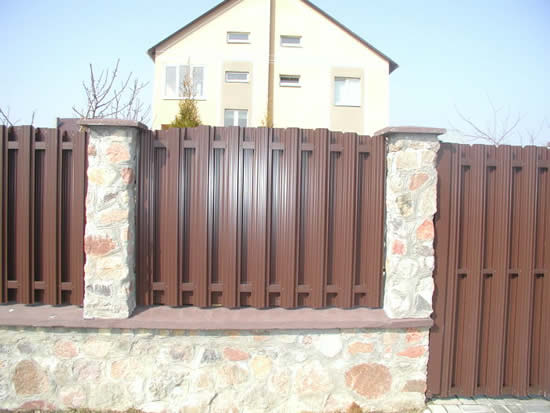 Фото 6 – Металлический штакетник с двойным заполнением