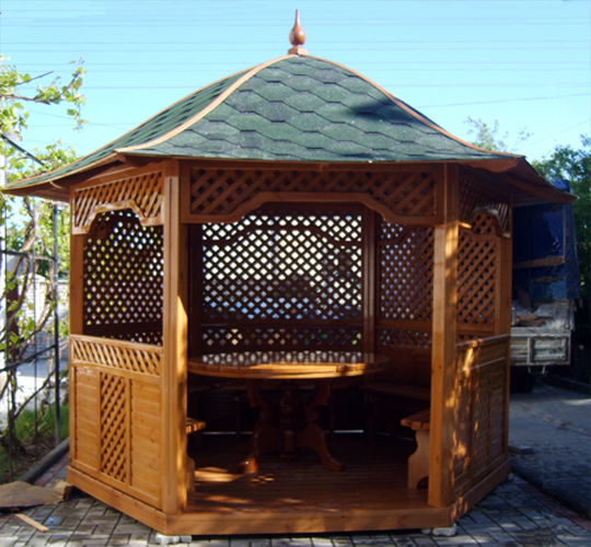 Фото 6 – Шестиугольная беседка, построенная своими руками