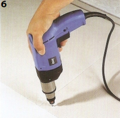 Фото 6 - Стыки листов ГВЛ крепят саморезами с шагом в 15-30 см, обязательно закрепив стыки листов по углам