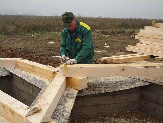 Фото 6 – Укладка первого этажа на основание с гидроизоляцией из эластичных мембран 