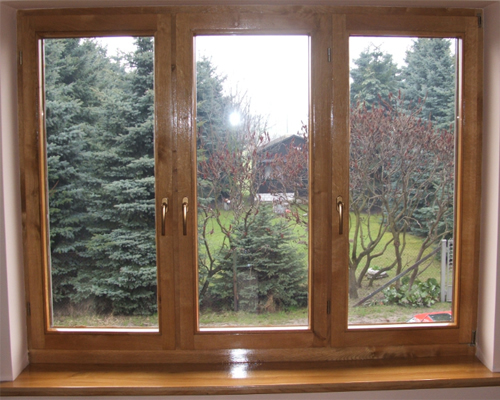 Фото 7 – Деревянное окно с подоконником