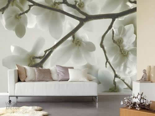 Ещё один пример лаконичности в дизайне интерьера с цветущей сакурой на фотообоях