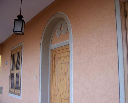 Фото 7 - Фактурная штукатурка 'короед' в отделке фасада загородного дома