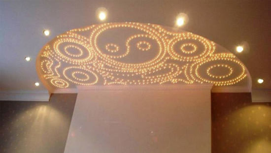 Фото 7 - Можно поиграть со светом на потолке и создать такое оригинальное освещение