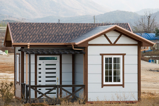 Фото 7 – Небольшой домик из сендвич-панелей