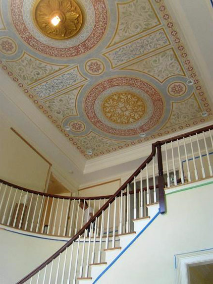 Фото 7 - Оформление потолка мозаикой в двухэтажном доме