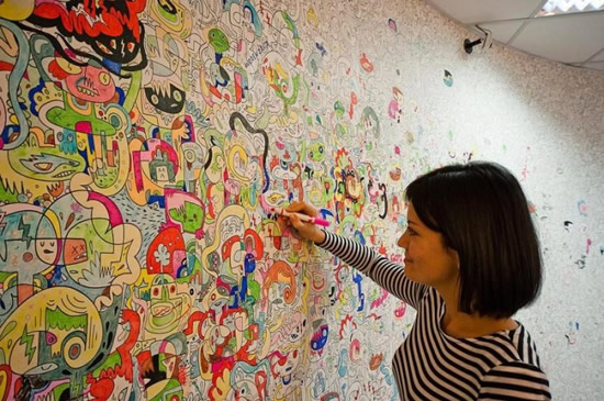 Виниловые обои-раскраски для 'больших' и 'маленьких' художников