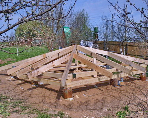 Фото 8 – Монтаж стропильной системы на земле