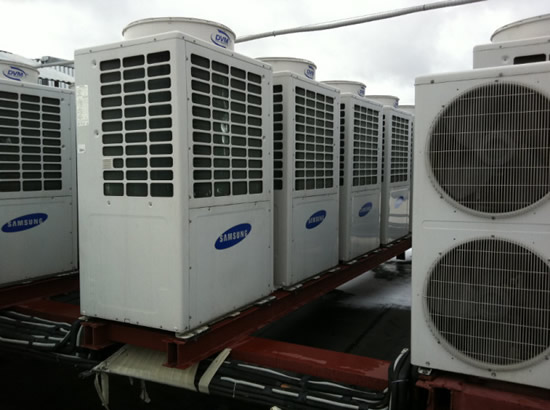 Фото 8 — Наружные блоки кондиционеров установленные на крыше