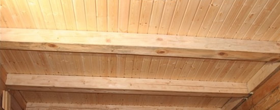 Фото 8 - Потолок из бруса на даче