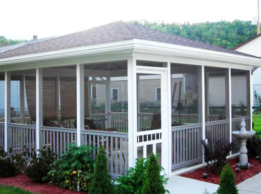 Фото 9 – Беседка с пластиковыми окнами