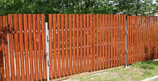 Фото 9 – Металлический штакетник