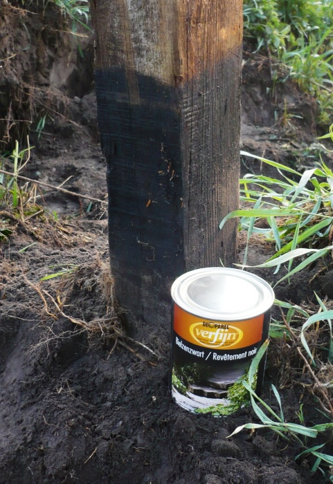 Фото 3 – Обработка деревянного столба