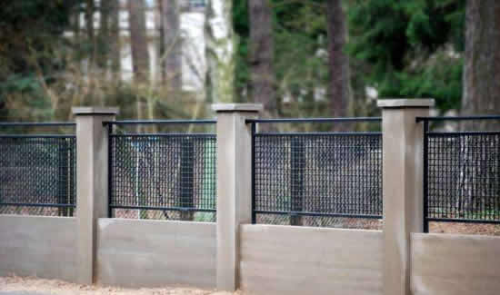 Фото 1– Столбы бетонные для забора