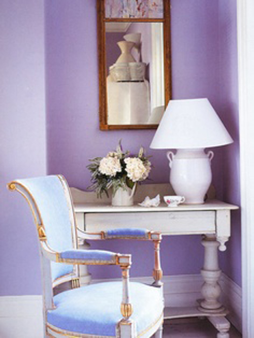 Интерьер комнаты в сиреневом цвете