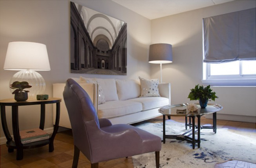 Интерьер гостиной в сиреневом цвете