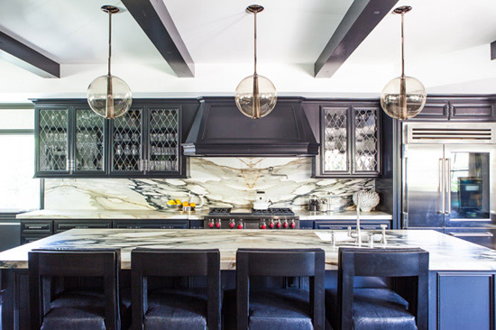 декоративные потолочные балки в интерьере (фото)